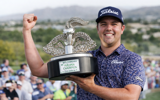 Chris Gotterup holding trophy