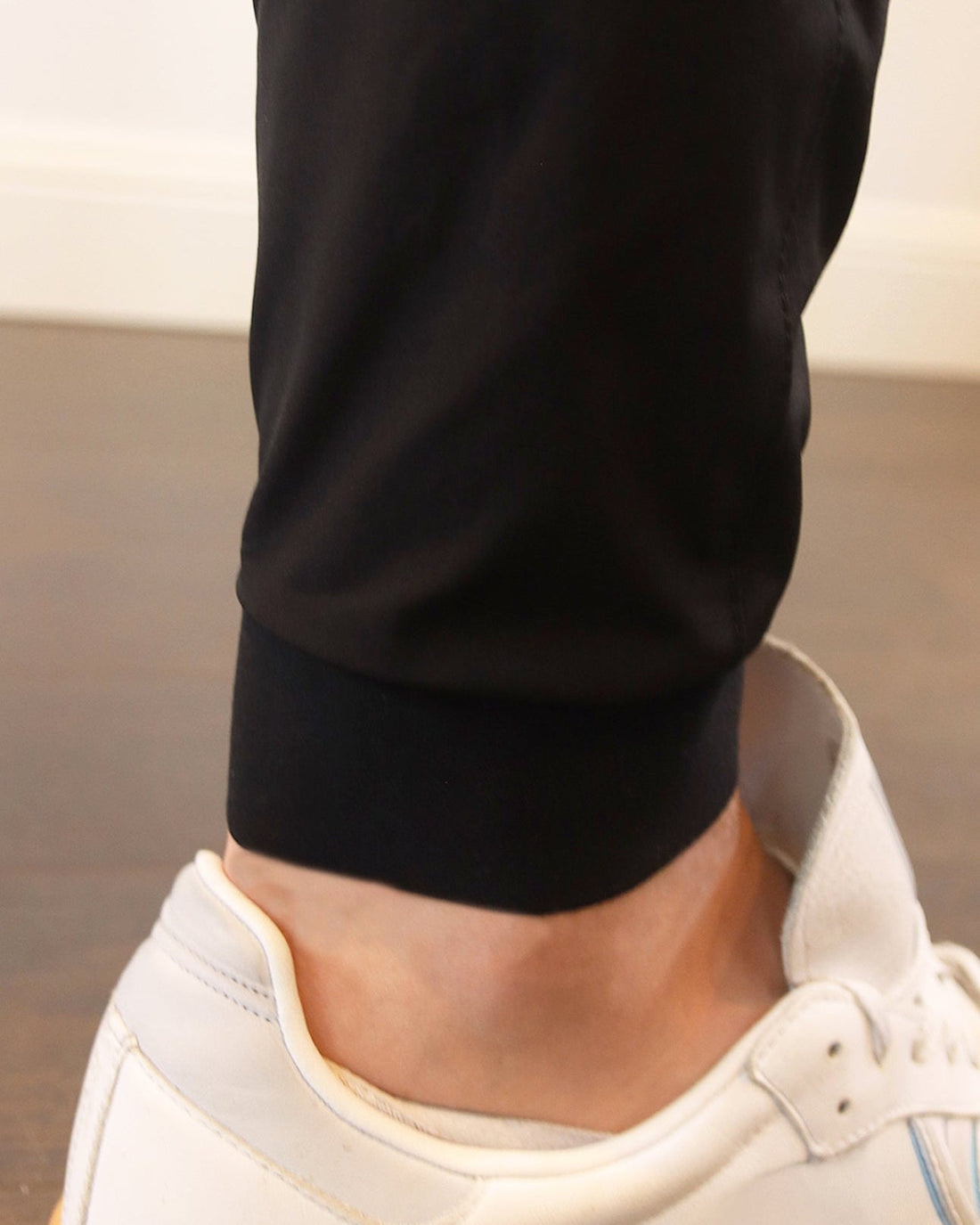 close up of tapered ankle of golf joggers